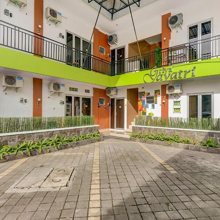 Super Oyo 3496 Griya Gayatri Syariah Hotel Melati ภายนอก รูปภาพ