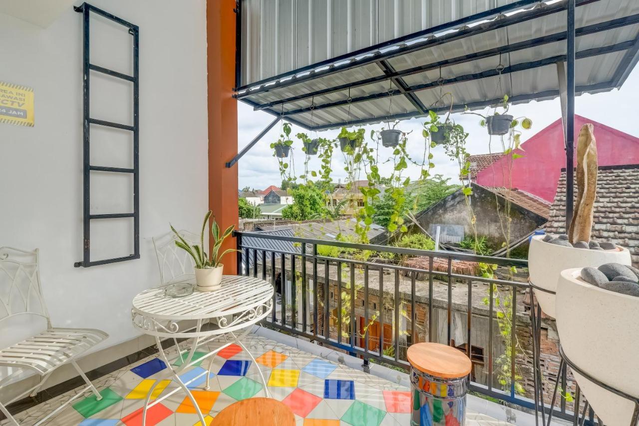 Super Oyo 3496 Griya Gayatri Syariah Hotel Melati ภายนอก รูปภาพ