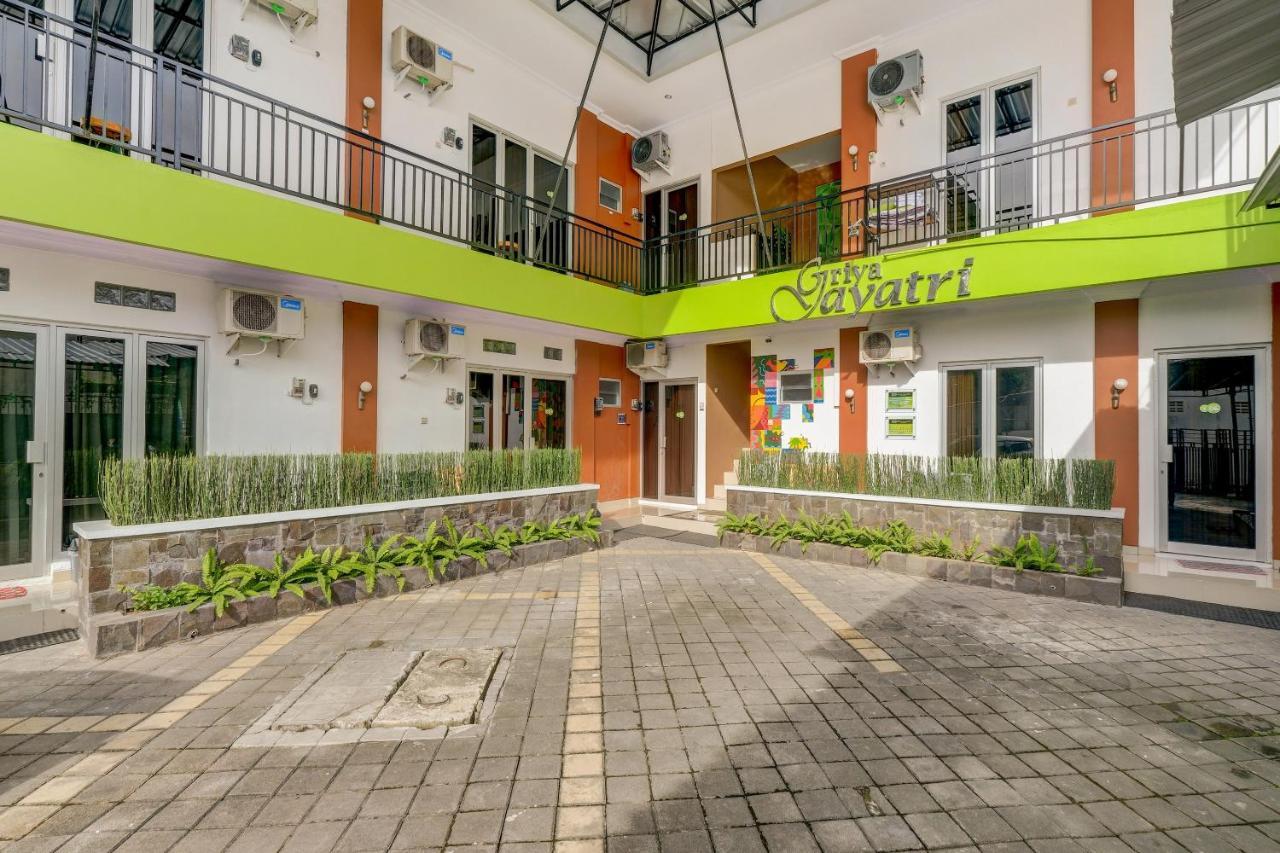 Super Oyo 3496 Griya Gayatri Syariah Hotel Melati ภายนอก รูปภาพ