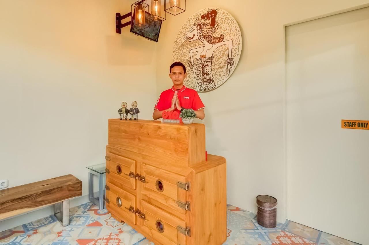 Super Oyo 3496 Griya Gayatri Syariah Hotel Melati ภายนอก รูปภาพ