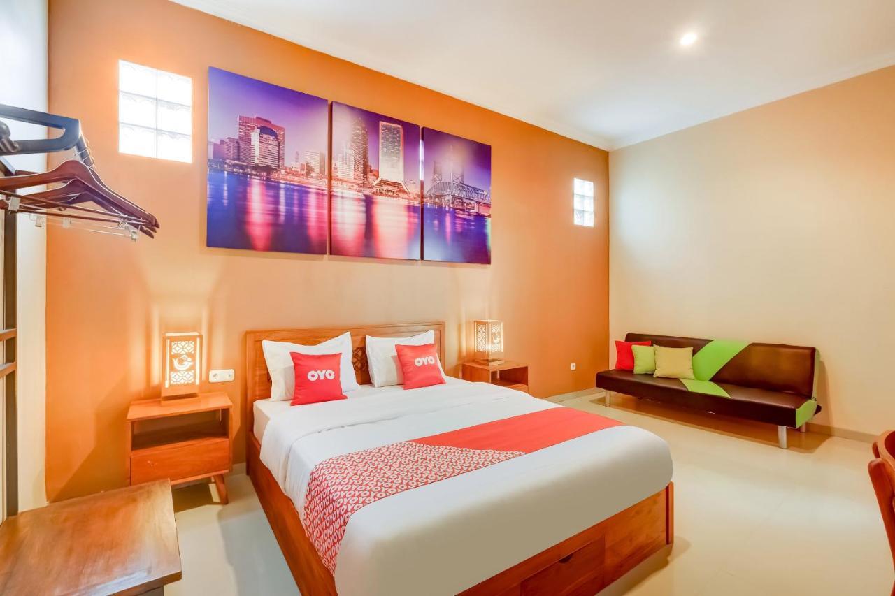 Super Oyo 3496 Griya Gayatri Syariah Hotel Melati ภายนอก รูปภาพ