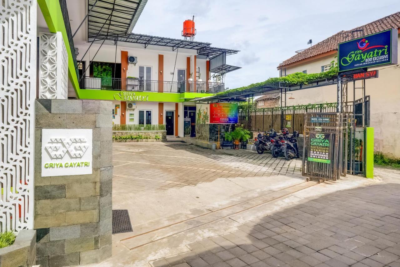 Super Oyo 3496 Griya Gayatri Syariah Hotel Melati ภายนอก รูปภาพ