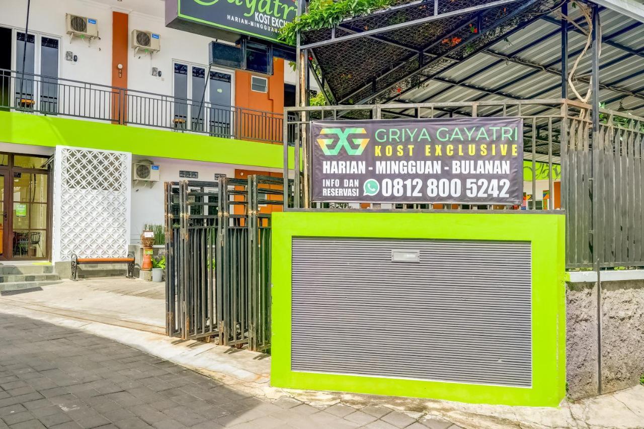 Super Oyo 3496 Griya Gayatri Syariah Hotel Melati ภายนอก รูปภาพ