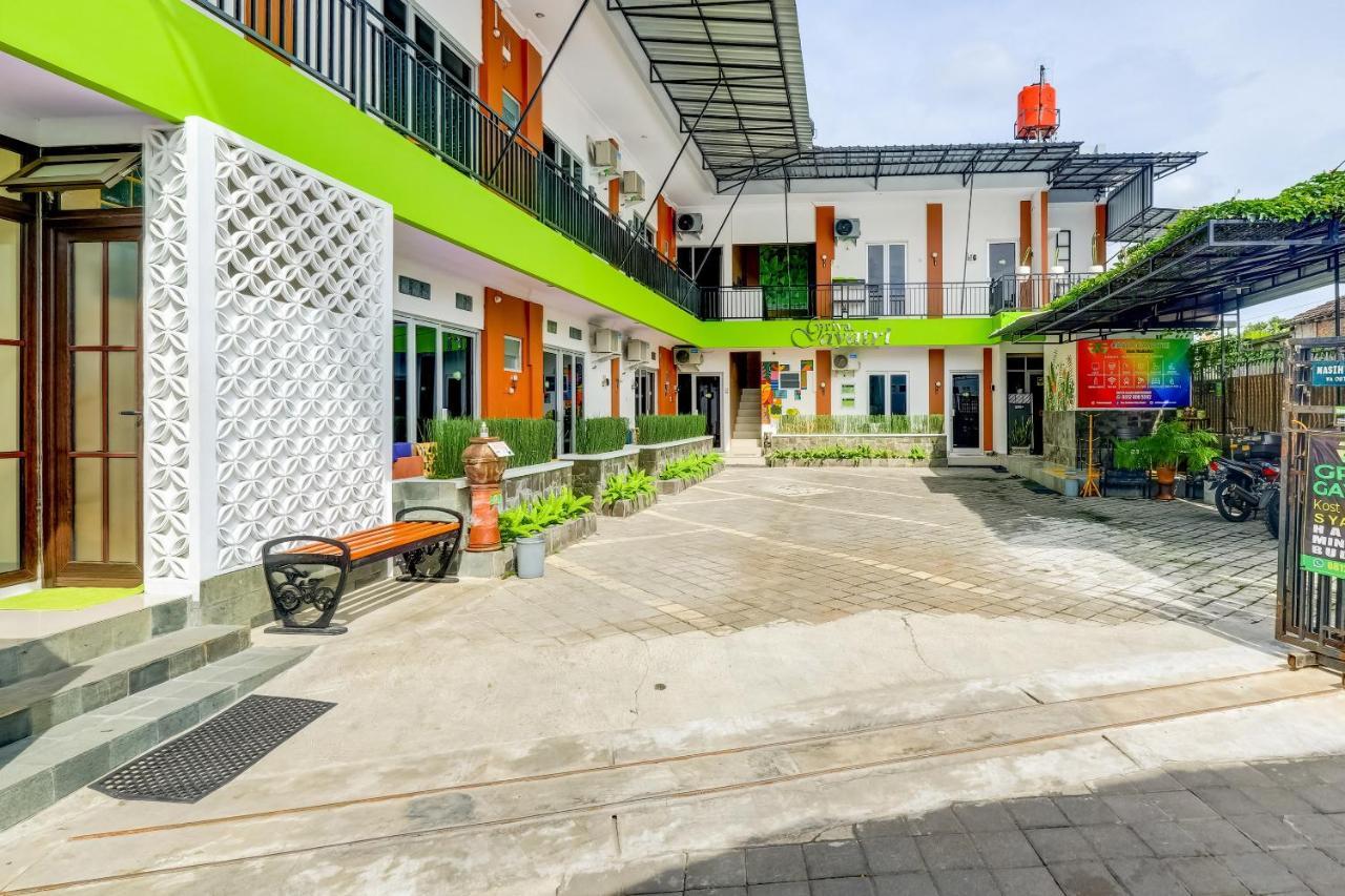 Super Oyo 3496 Griya Gayatri Syariah Hotel Melati ภายนอก รูปภาพ