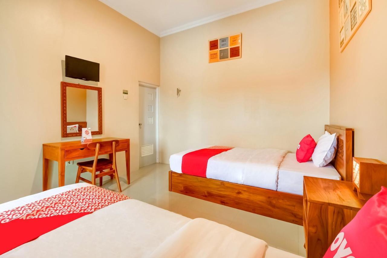 Super Oyo 3496 Griya Gayatri Syariah Hotel Melati ภายนอก รูปภาพ