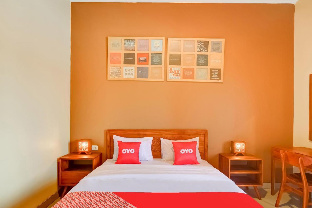 Super Oyo 3496 Griya Gayatri Syariah Hotel Melati ภายนอก รูปภาพ