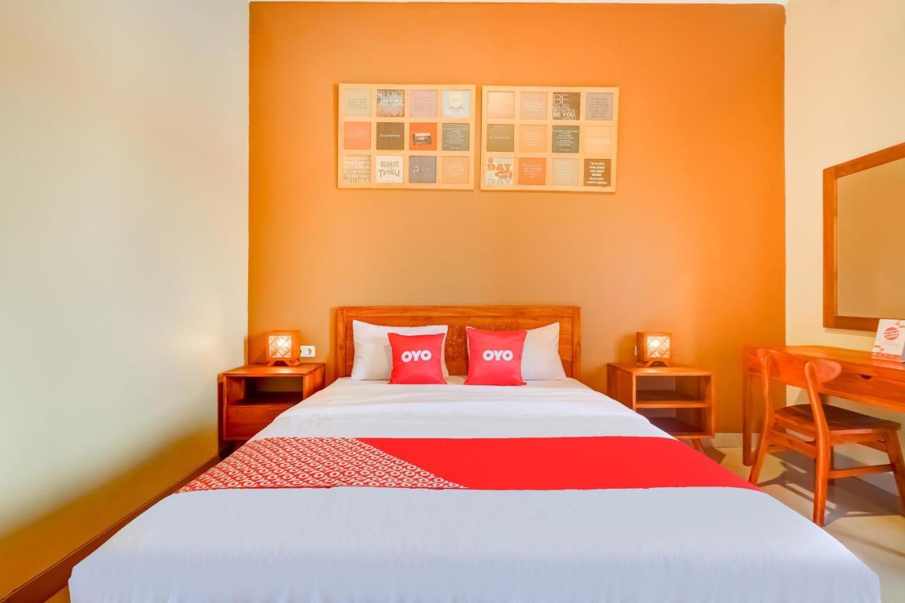 Super Oyo 3496 Griya Gayatri Syariah Hotel Melati ภายนอก รูปภาพ