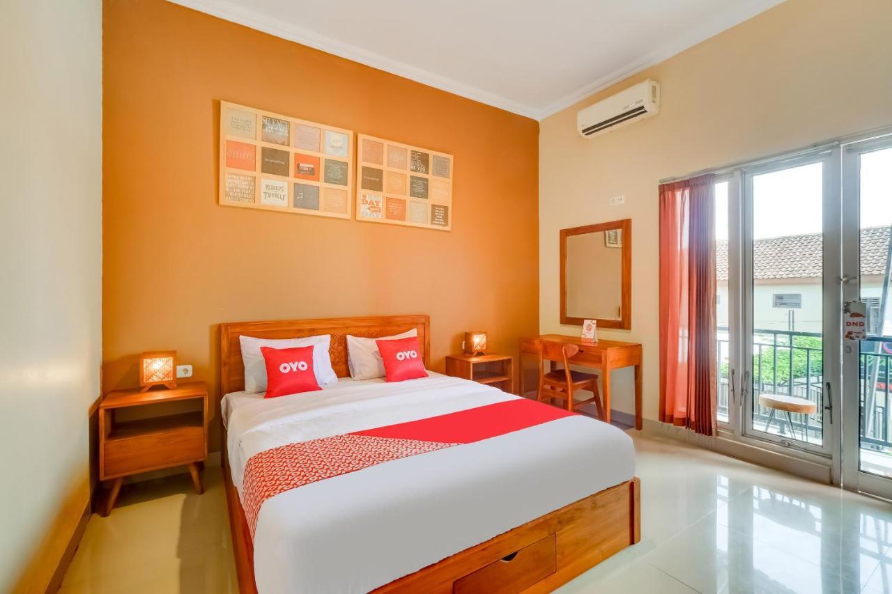 Super Oyo 3496 Griya Gayatri Syariah Hotel Melati ภายนอก รูปภาพ