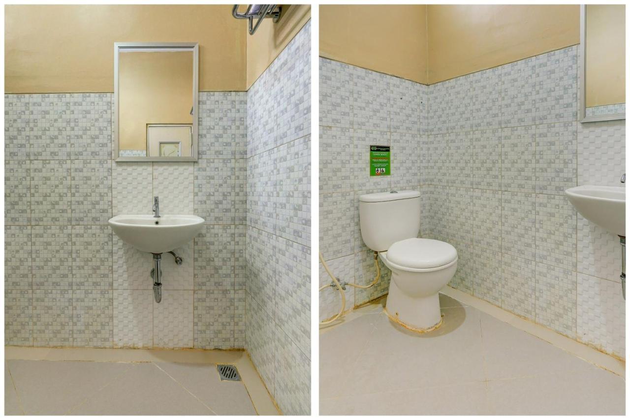 Super Oyo 3496 Griya Gayatri Syariah Hotel Melati ภายนอก รูปภาพ