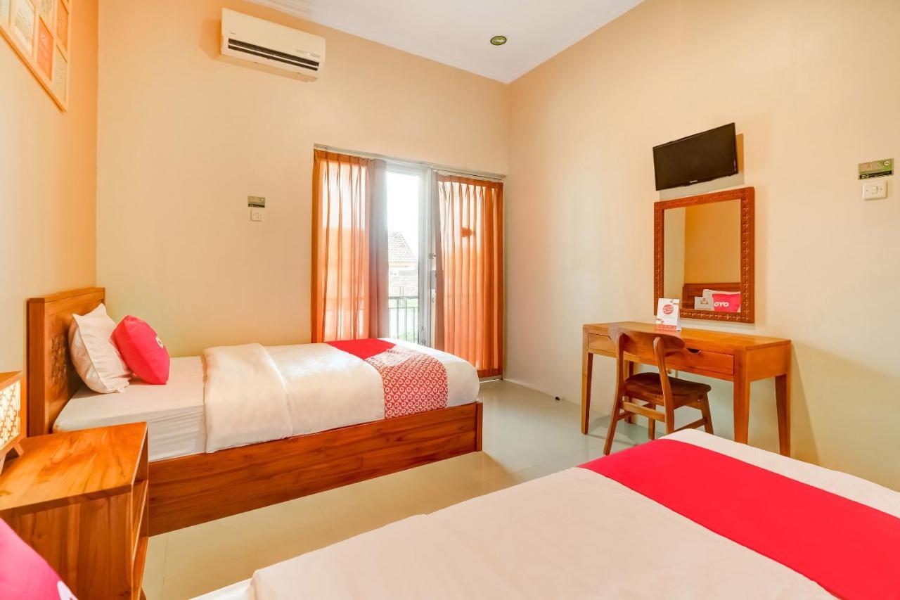 Super Oyo 3496 Griya Gayatri Syariah Hotel Melati ภายนอก รูปภาพ