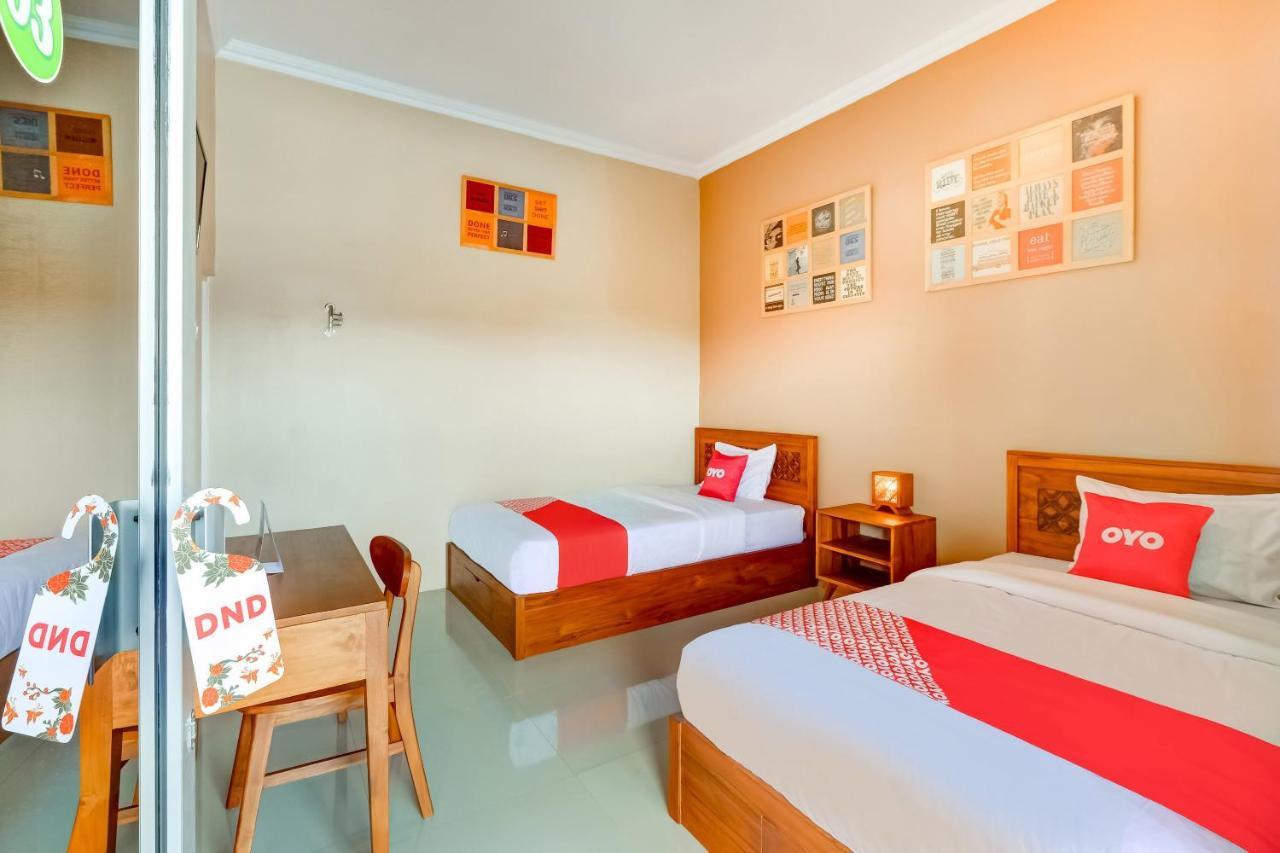 Super Oyo 3496 Griya Gayatri Syariah Hotel Melati ภายนอก รูปภาพ