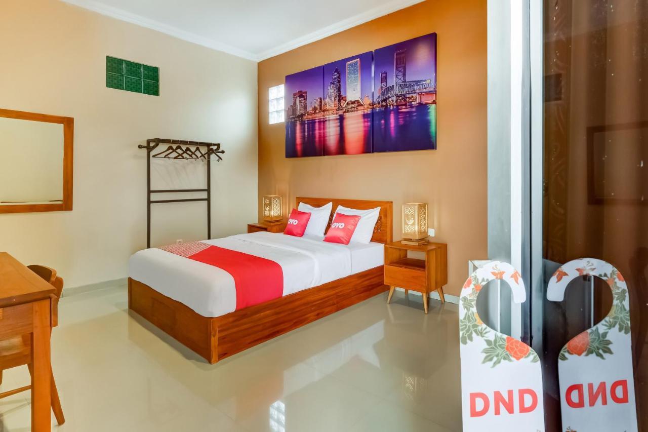 Super Oyo 3496 Griya Gayatri Syariah Hotel Melati ภายนอก รูปภาพ