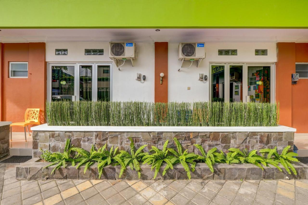 Super Oyo 3496 Griya Gayatri Syariah Hotel Melati ภายนอก รูปภาพ