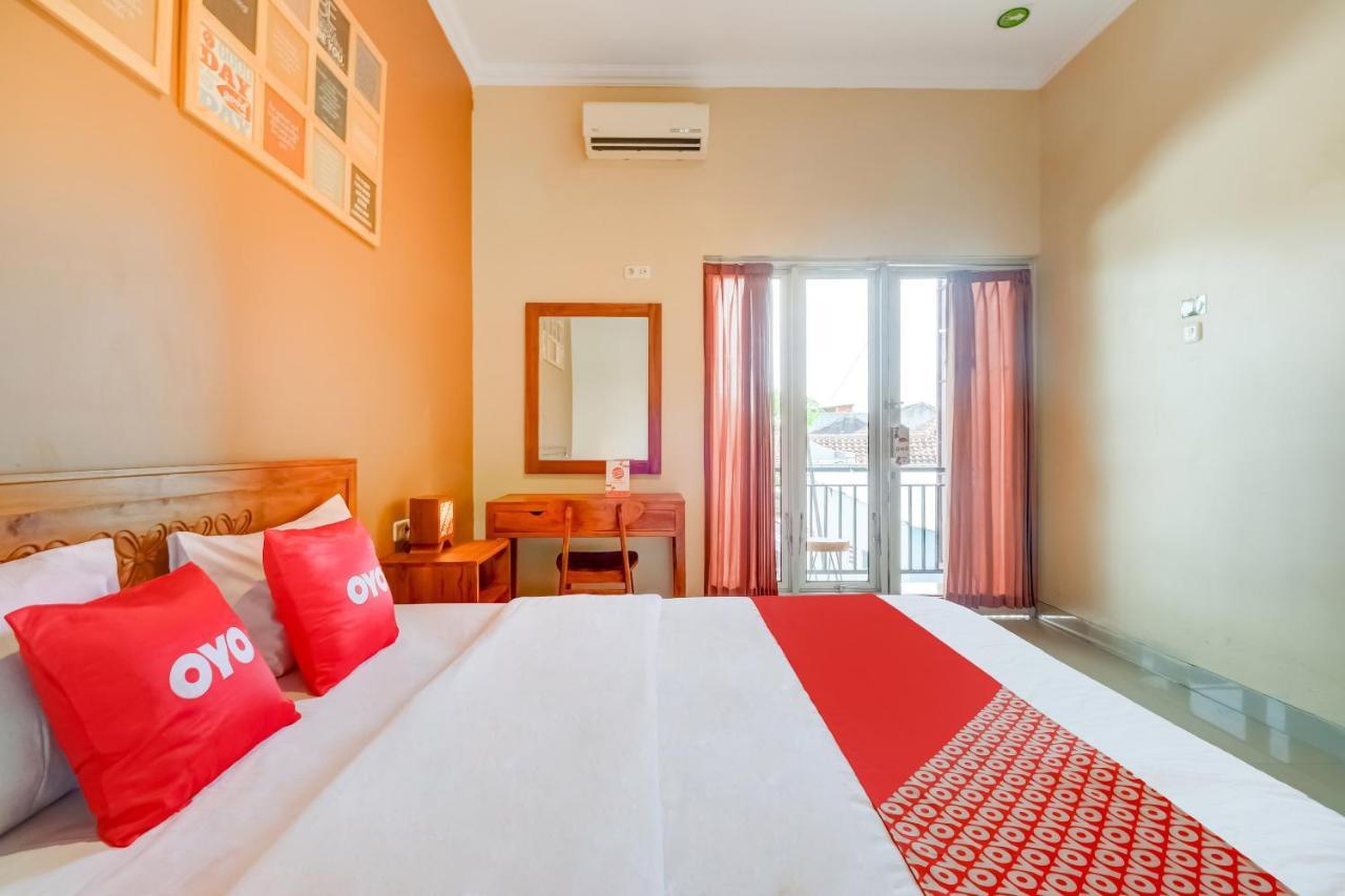 Super Oyo 3496 Griya Gayatri Syariah Hotel Melati ภายนอก รูปภาพ